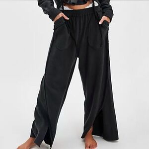 Free People Chill Beat Lounge
Pants Black (Size XS) NEW with out tag